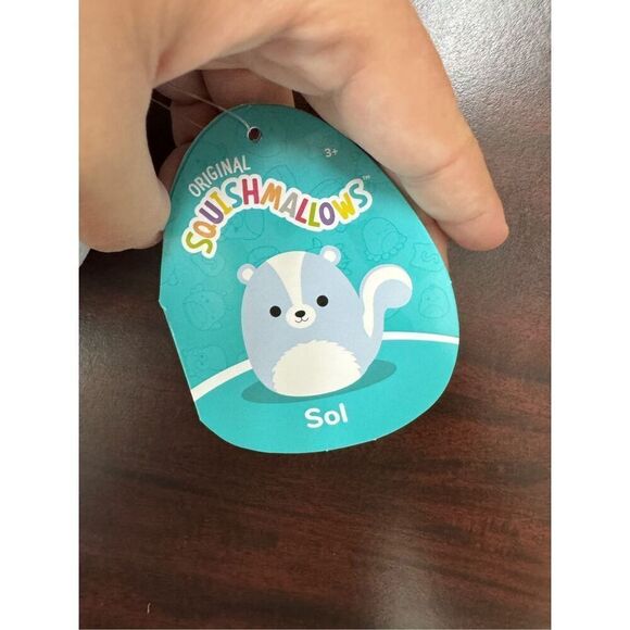 NWT Sol Blue Skunk Squishmallows Backpack Clip 3.5 Inches - Picture 4 of 5